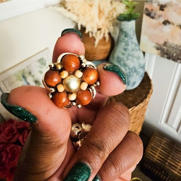 Vintage Cluster Wooden Beaded Inlay Clip On  Earrings. - Picture 7 of 8